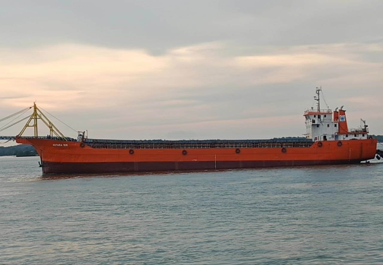 Astara 168 Self Unloading Vessel